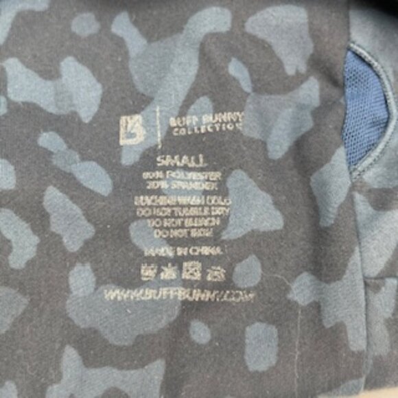 Buff Bunny Sports Bra Women’s Sz Small Gray Camo Print Wide Straps - Picture 8 of 8